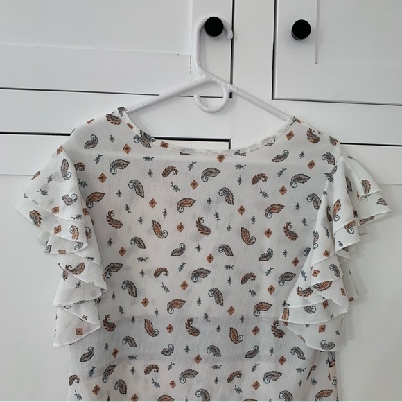 White/Blue Paisley Ruffle Top Size Small - Picture 4 of 5